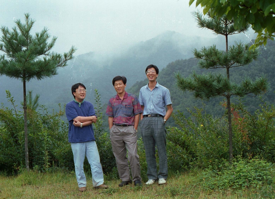 조사 참여자들(왼쪽부터 정명섭, 김삼기, 기량), 1991~1993.